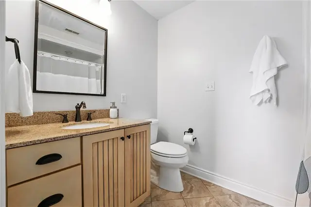 1019 Sophia Lane gallery image 9