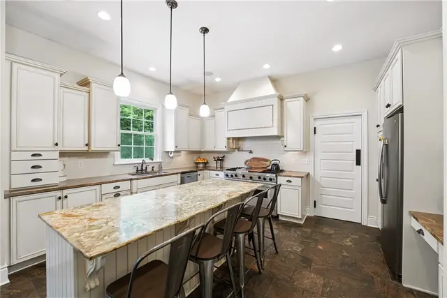 1019 Sophia Lane gallery image 13