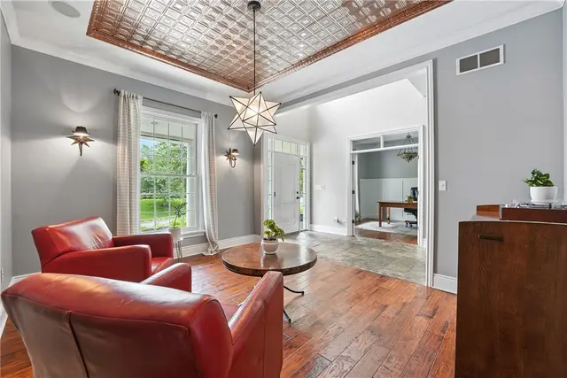 1019 Sophia Lane gallery image 19