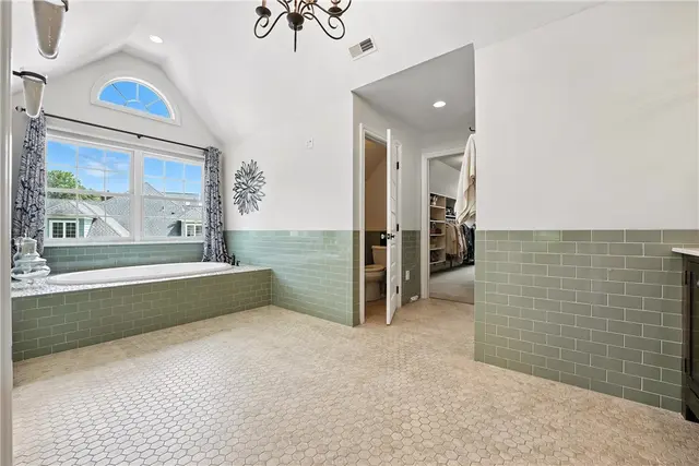 1019 Sophia Lane gallery image 23