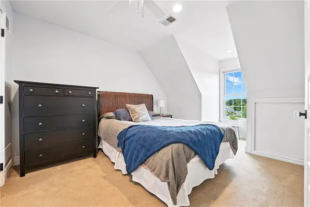 1019 Sophia Lane gallery image 24
