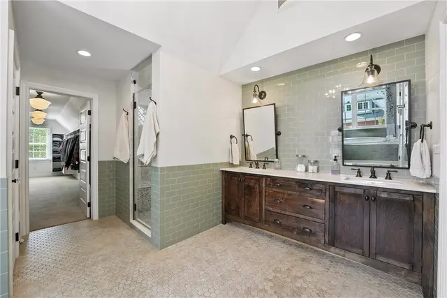 1019 Sophia Lane gallery image 31