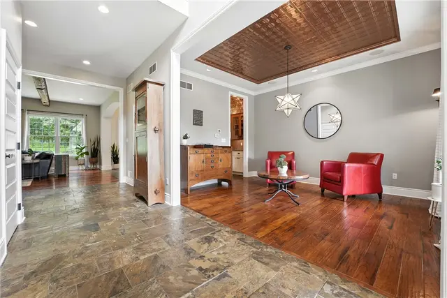 1019 Sophia Lane gallery image 33