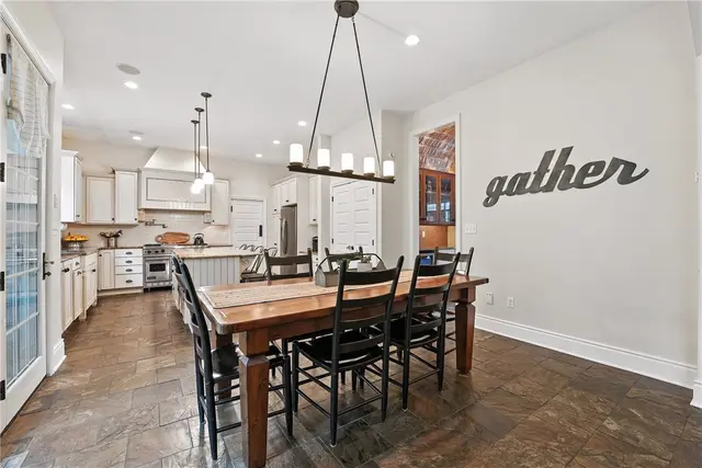 1019 Sophia Lane gallery image 34