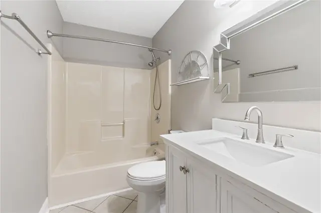 102 Ashley Hill Dr gallery image 9
