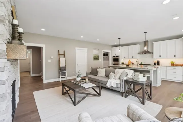 102 Bartlett Lane. gallery image 7