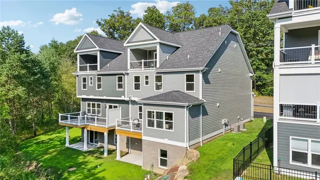 102 Bartlett Lane. gallery image 16