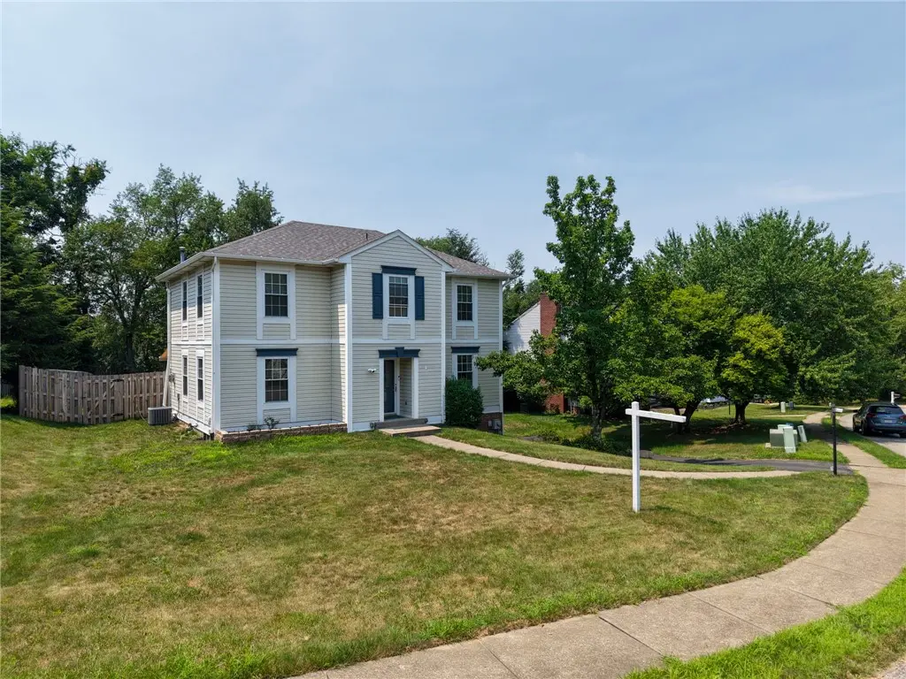 102 Bayberry Ln