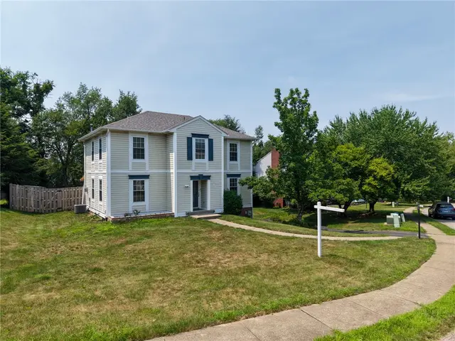 102 Bayberry Ln
