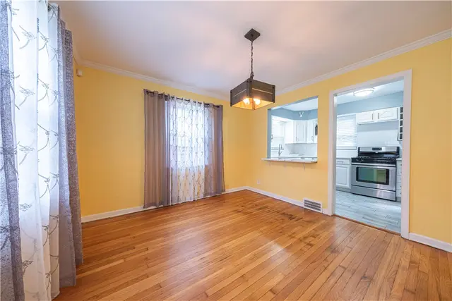 102 Buehner Dr gallery image 3