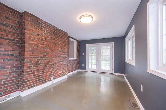 102 Buehner Dr gallery image 9