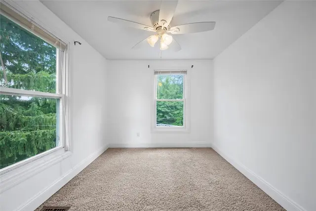 102 Clarks Ln gallery image 3