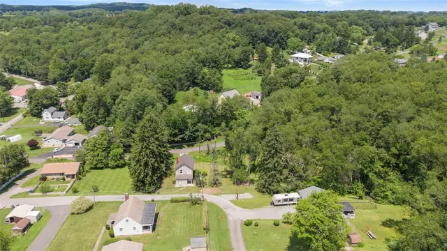 102 Clarks Ln gallery image 4