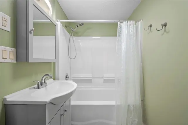 102 Clarks Ln gallery image 9