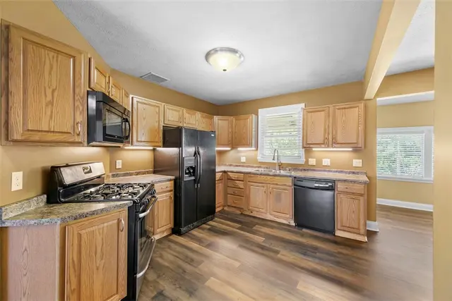 102 Clarks Ln gallery image 12
