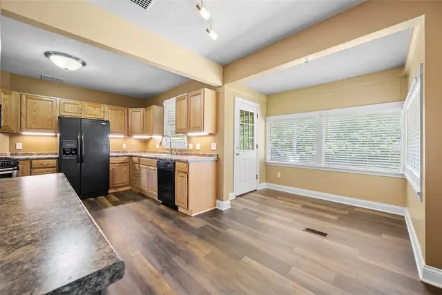 102 Clarks Ln gallery image 16