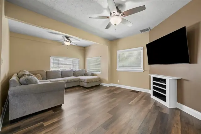102 Clarks Ln gallery image 19
