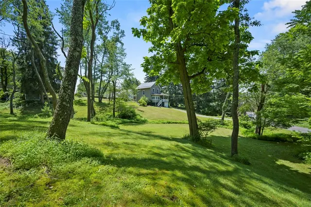 102 Clarks Ln gallery image 21