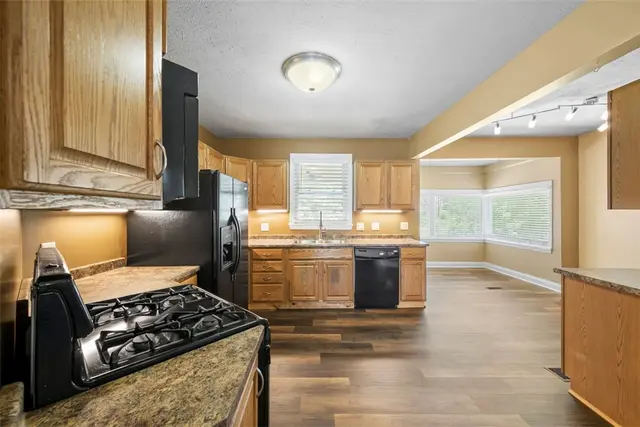 102 Clarks Ln gallery image 27