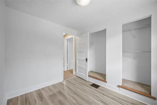 102 Clarks Ln gallery image 30