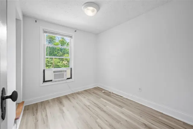 102 Clarks Ln gallery image 33