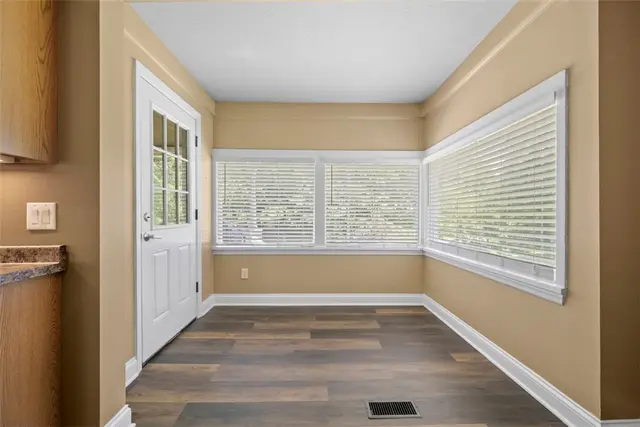 102 Clarks Ln gallery image 37