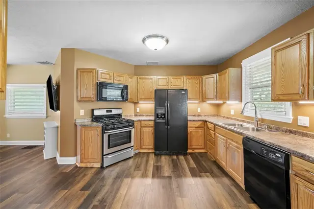 102 Clarks Ln gallery image 41