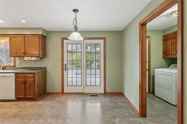 102 Cool Springs Dr gallery image 10