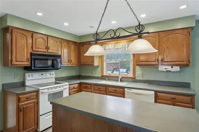102 Cool Springs Dr gallery image 23