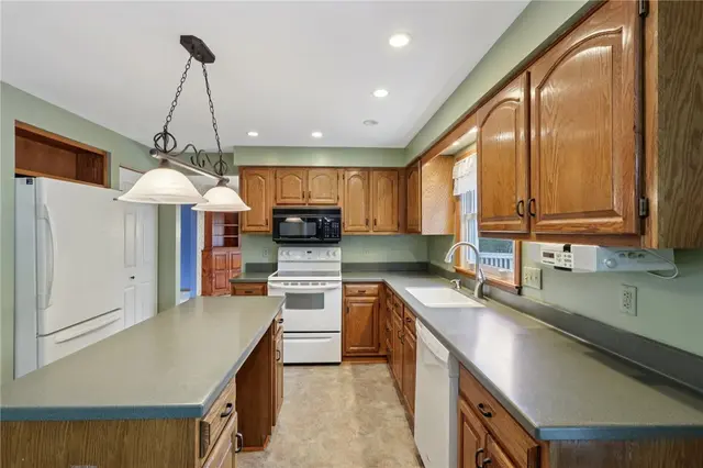 102 Cool Springs Dr gallery image 48