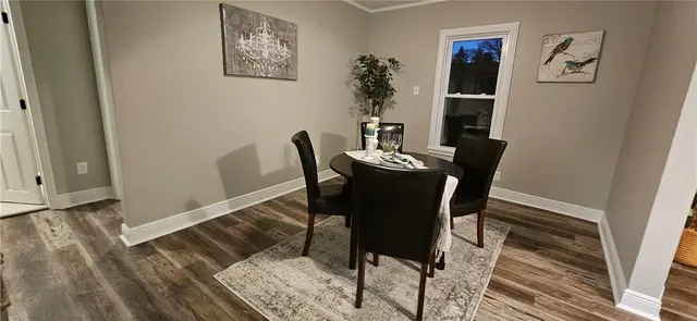 102 Donald Ave gallery image 3