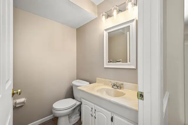 102 Foxwood Drive gallery image 7