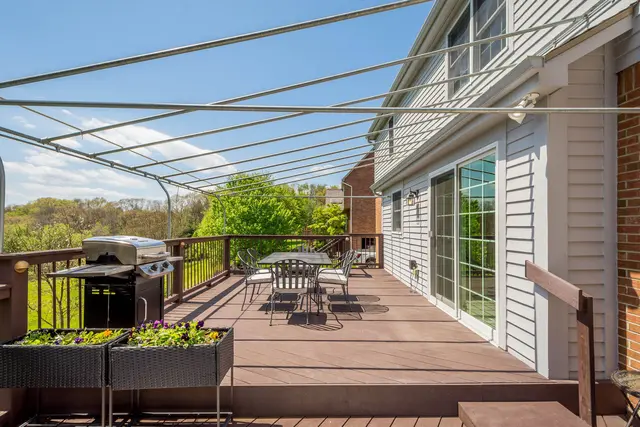 102 Foxwood Drive gallery image 9