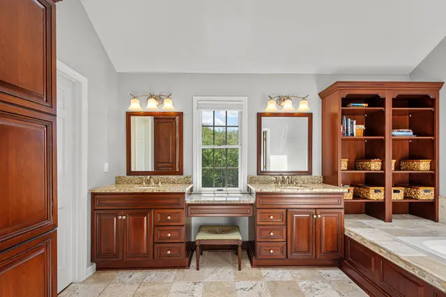 102 Foxwood Drive gallery image 11