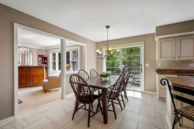 102 Foxwood Drive gallery image 12