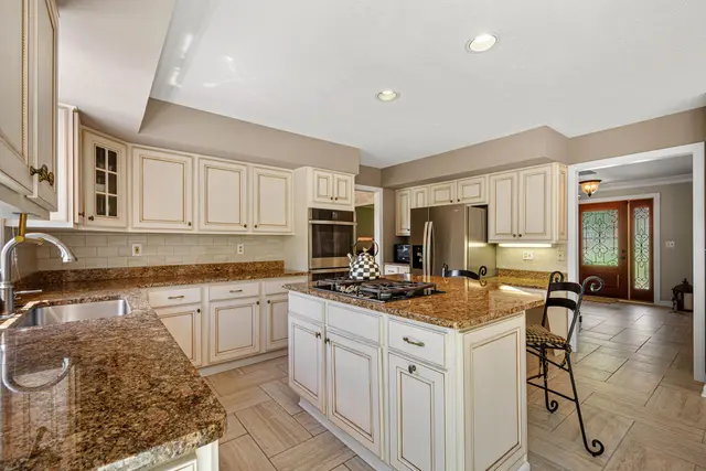 102 Foxwood Drive gallery image 13