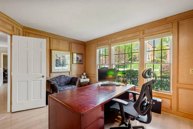 102 Foxwood Drive gallery image 15