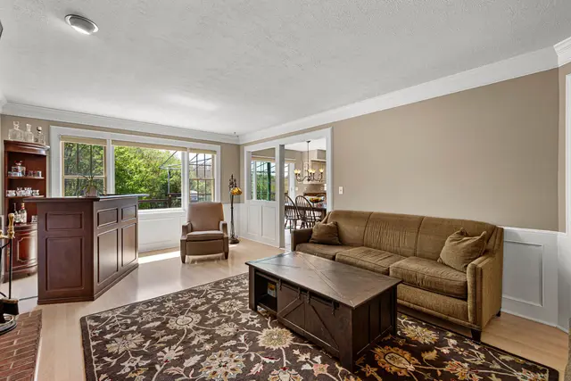 102 Foxwood Drive gallery image 18