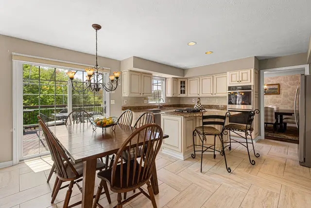 102 Foxwood Drive gallery image 22