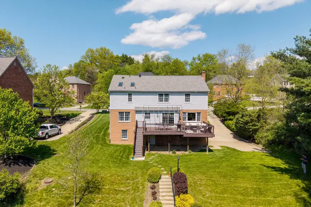102 Foxwood Drive gallery image 24