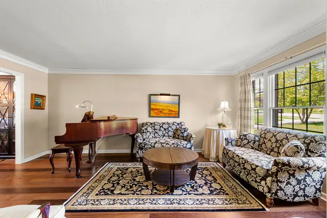 102 Foxwood Drive gallery image 27