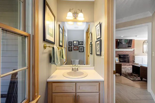102 Foxwood Drive gallery image 29