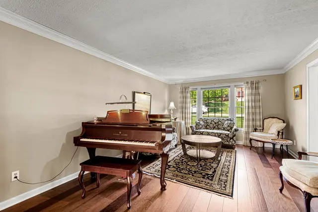 102 Foxwood Drive gallery image 31