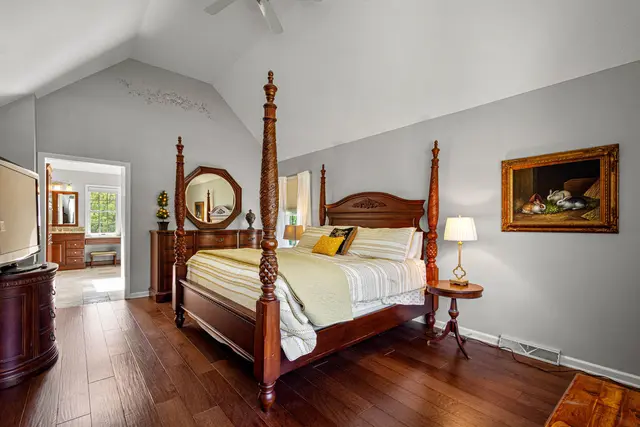 102 Foxwood Drive gallery image 32