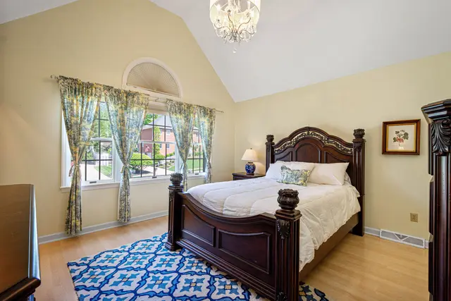 102 Foxwood Drive gallery image 33