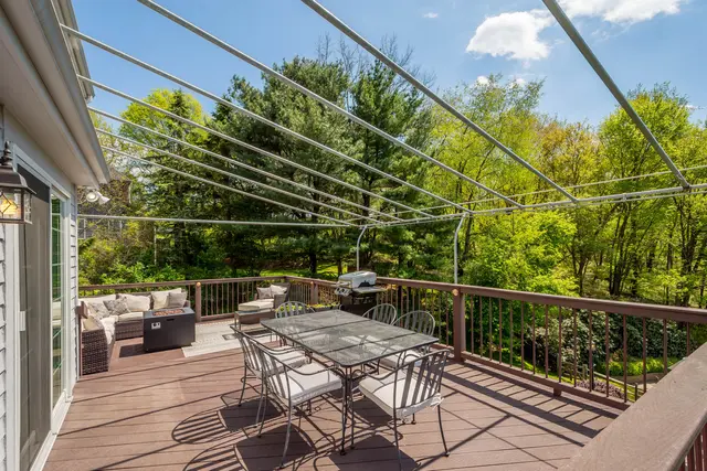 102 Foxwood Drive gallery image 39