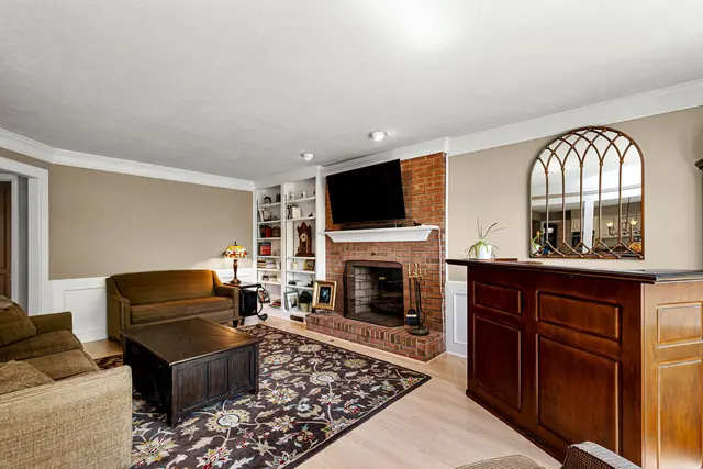 102 Foxwood Drive gallery image 41