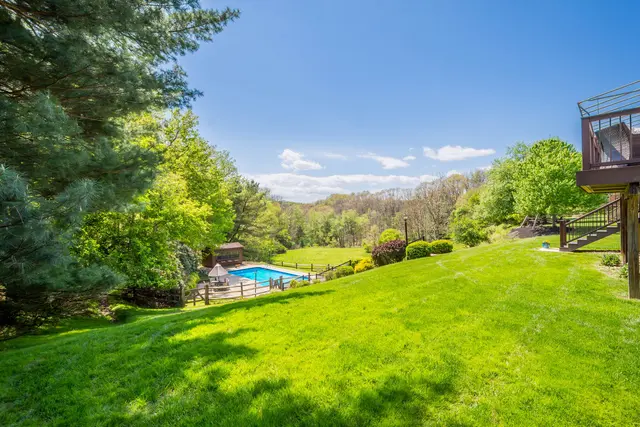 102 Foxwood Drive gallery image 43