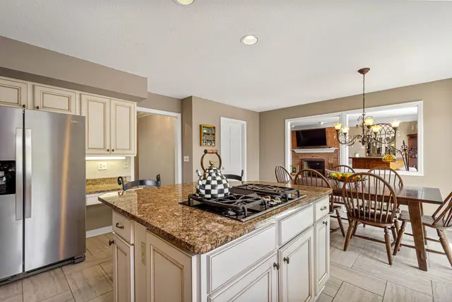 102 Foxwood Drive gallery image 51