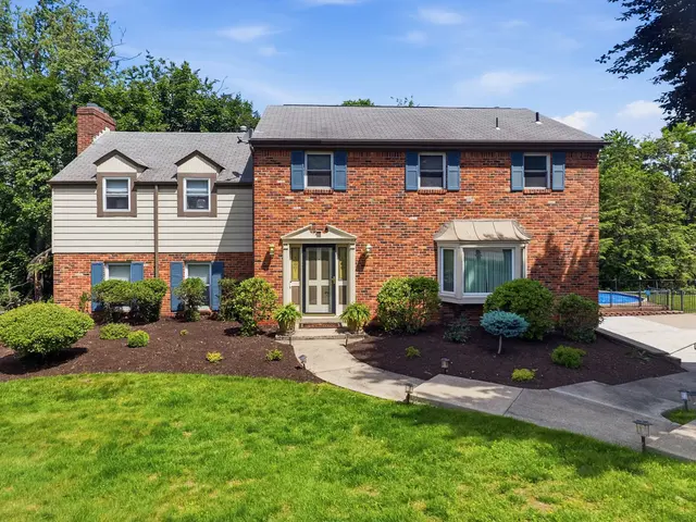 102 Lansdale COURT gallery image 7